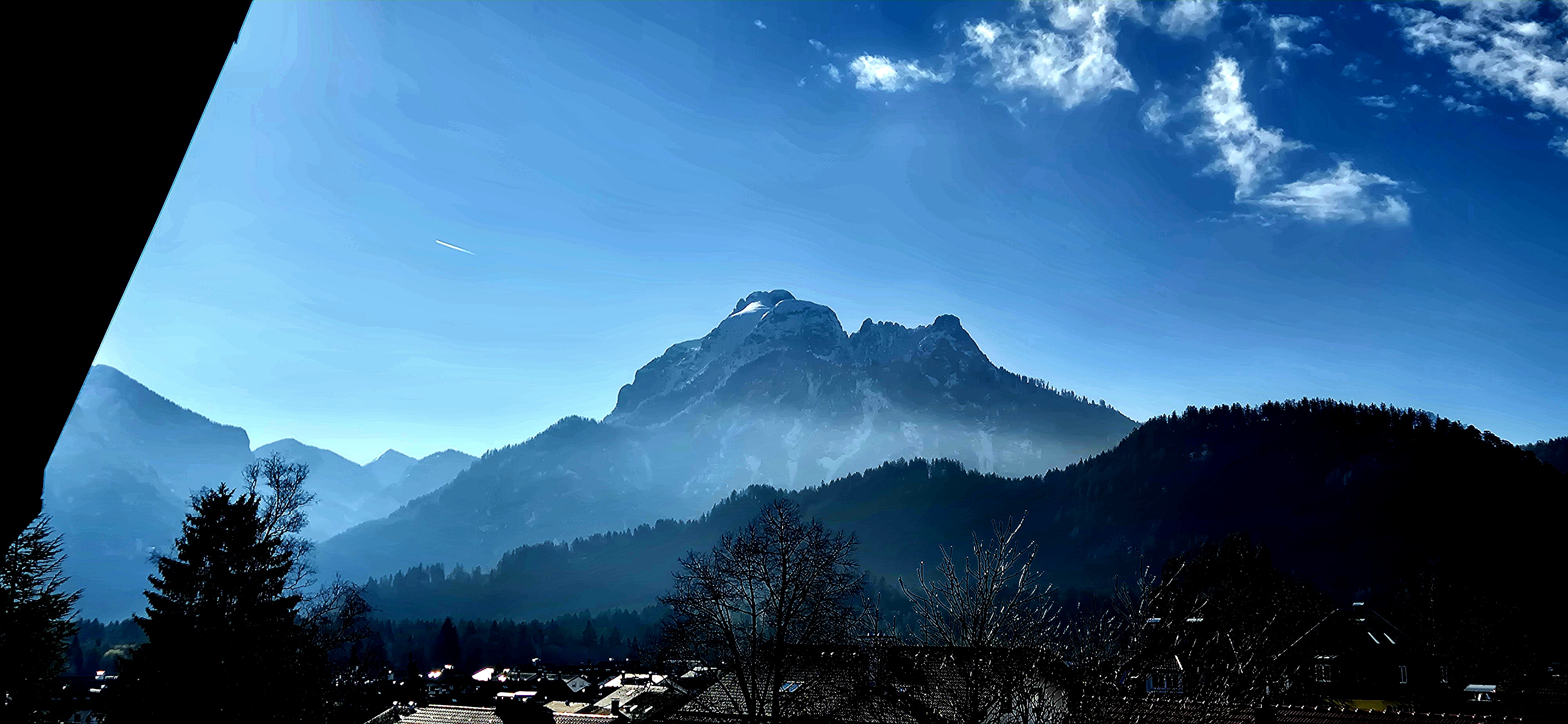 Ausblick auf die Alpen am Abend Ausblick auf die Alpen am Abend blaue Stunde