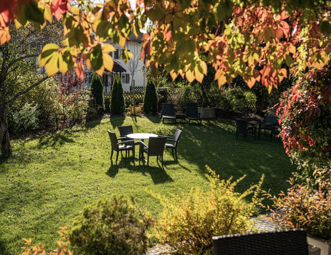 Garten mit Möbeln im Hotel Filser Füssen Garten mit Möbeln im Hotel Filser Füssen