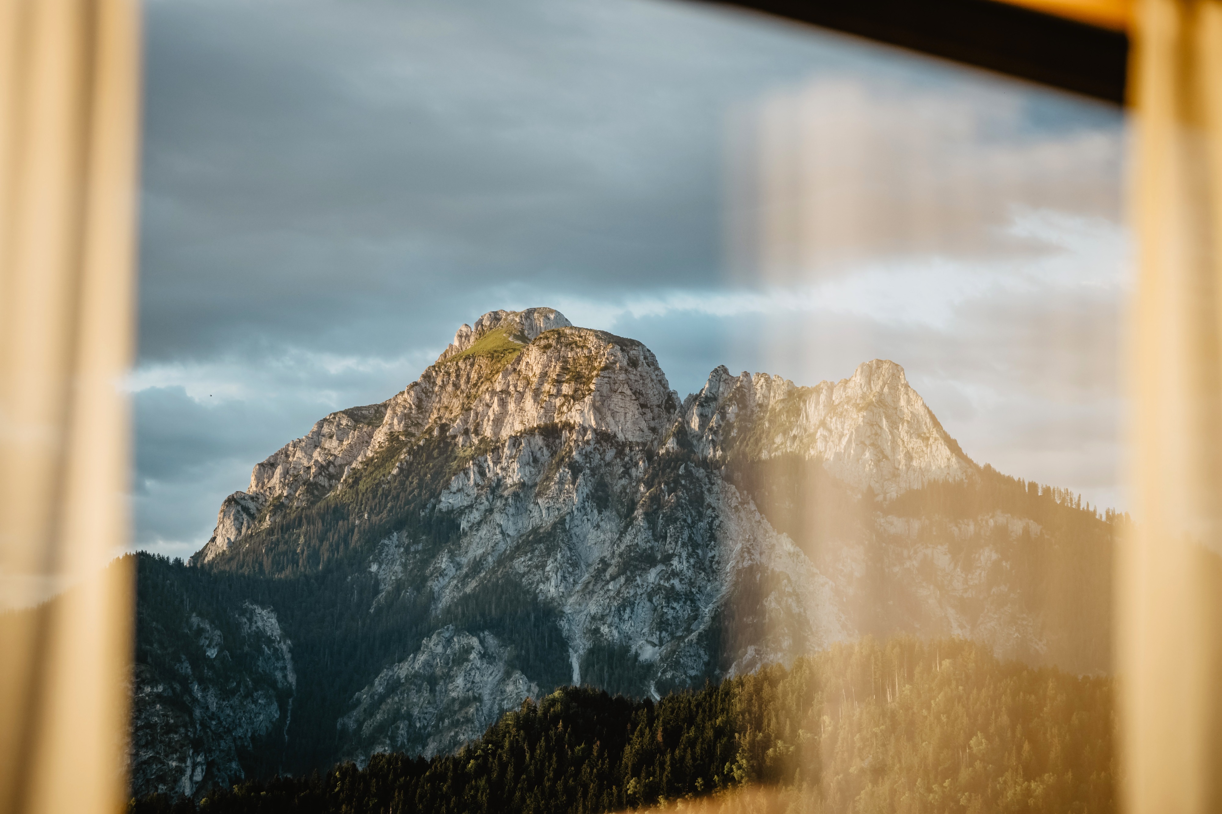 Ausblick aus Fenster Gartenvilla auf den Säuling Ausblick aus dem Fenster Gartenvilla auf den Säuling