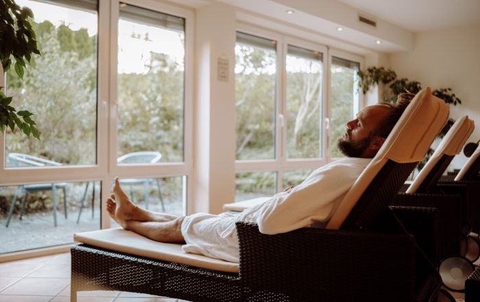 Blick in den Ruheraum des Wellnessbereichs Filser Füssen Blick in den Ruheraum des Wellnessbereichs Filser Füssen
